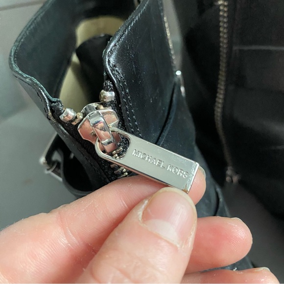 •Michael Kors Logo mid calf booties• Size 9M - Picture 2 of 9